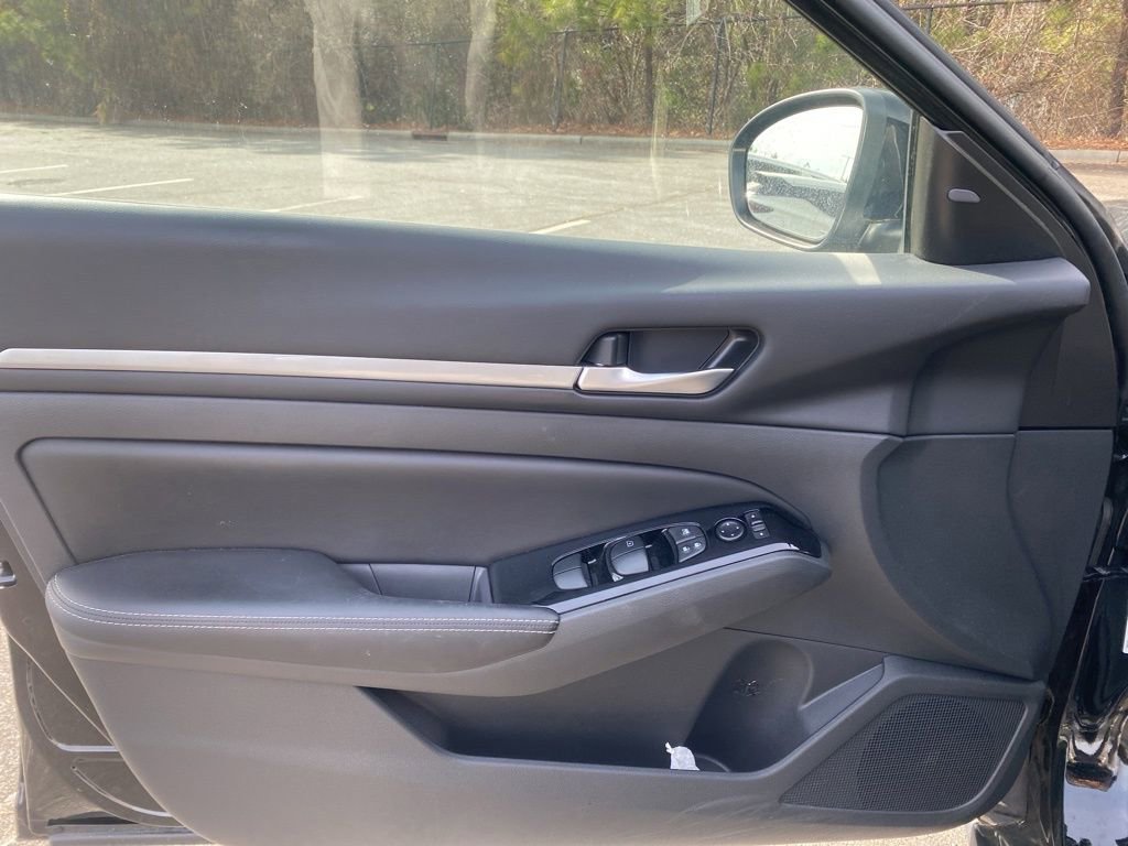 Used 2023 Nissan Altima 2.5 SV image 10