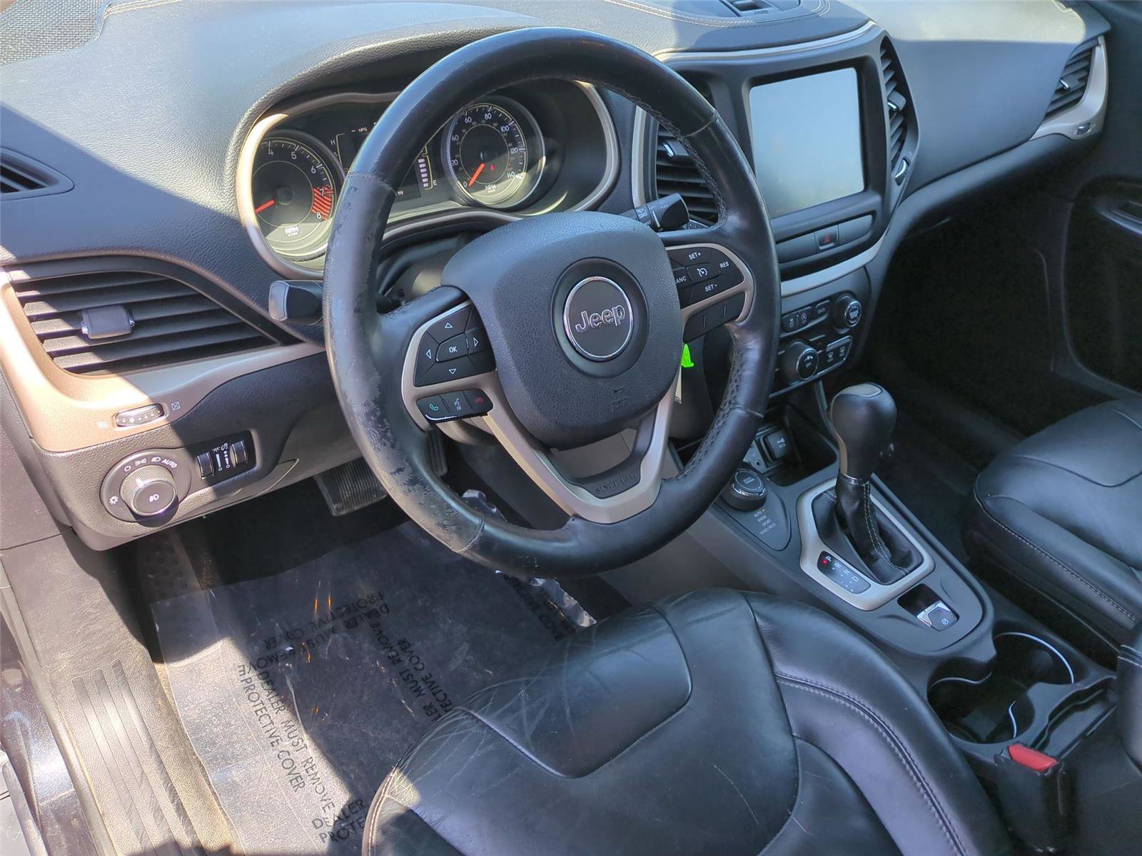 Used 2015 Jeep Cherokee Latitude w/ Cold Weather Group AWD/4WD image 9