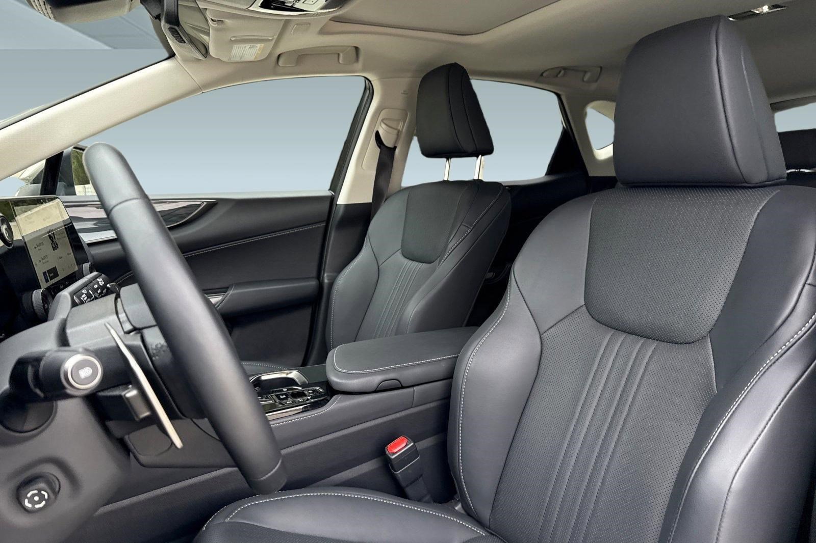 Used 2025 Lexus NX 350h AWD w/ Premium Package image 5