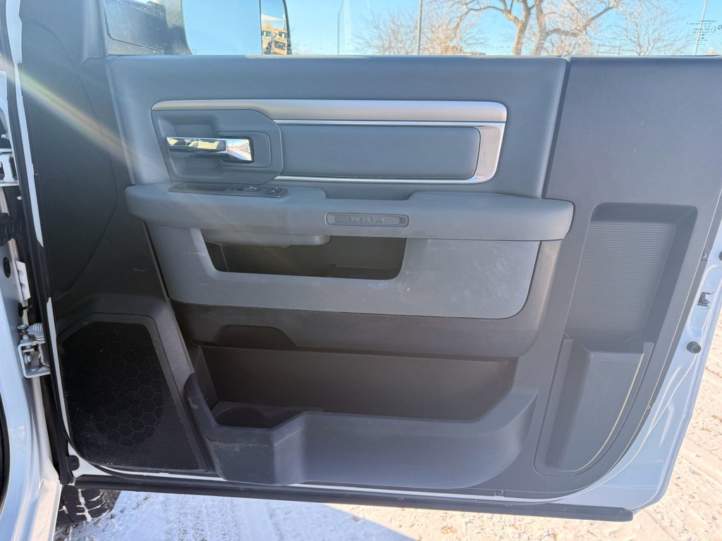 Used 2015 RAM 2500 SLT w/ Luxury Group image 13