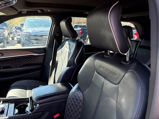Used 2023 Jeep Grand Cherokee Summit w/ Advanced Protech Group IV AWD/4WD image 21