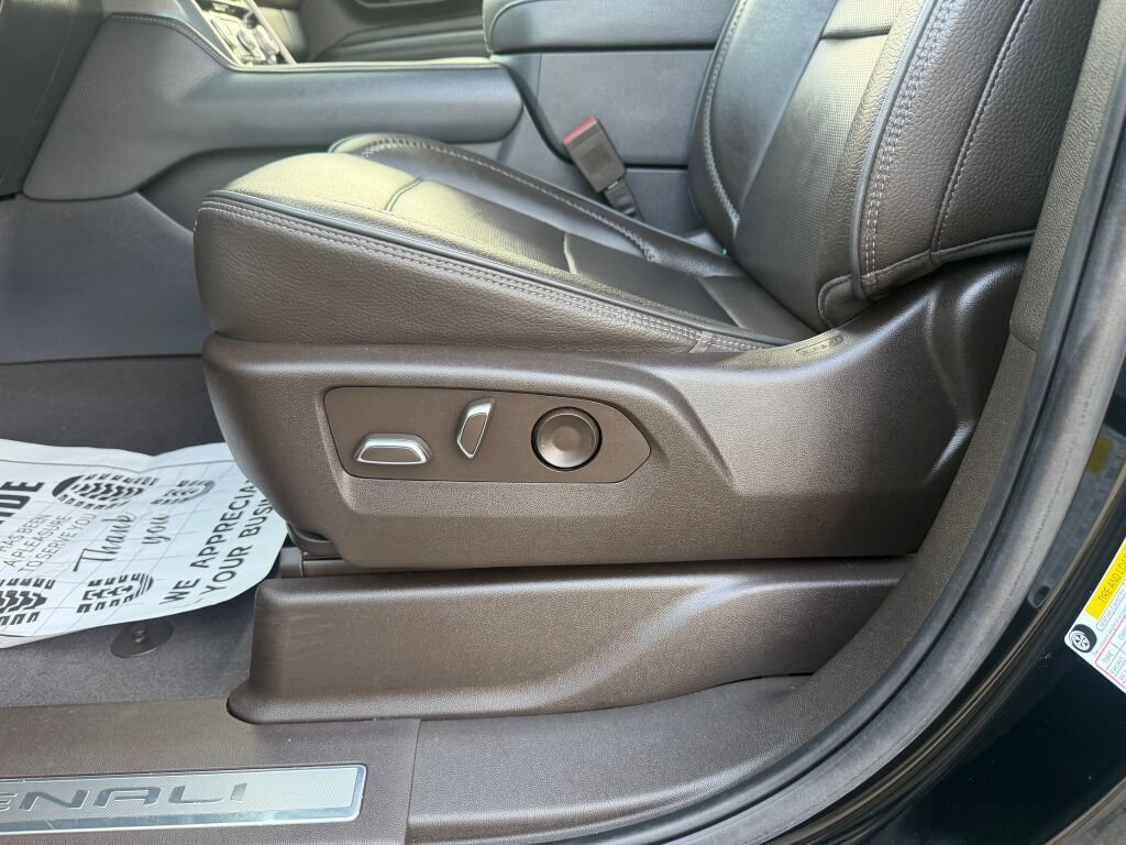 Used 2022 GMC Yukon XL Denali AWD/4WD image 10