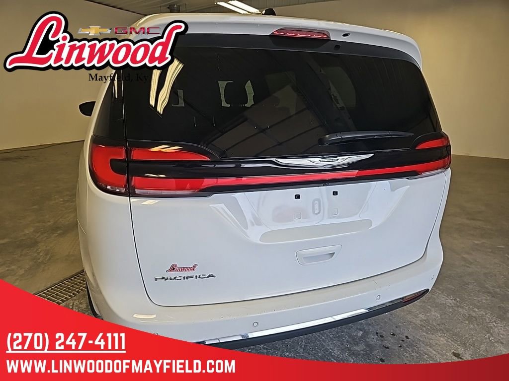 Used 2024 Chrysler Pacifica Touring-L FWD image 4
