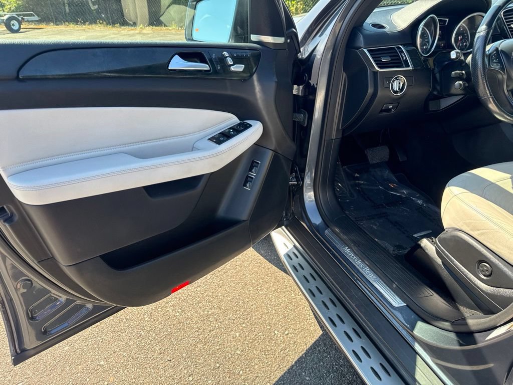 Used 2017 Mercedes-Benz GLS 450 4MATIC image 31