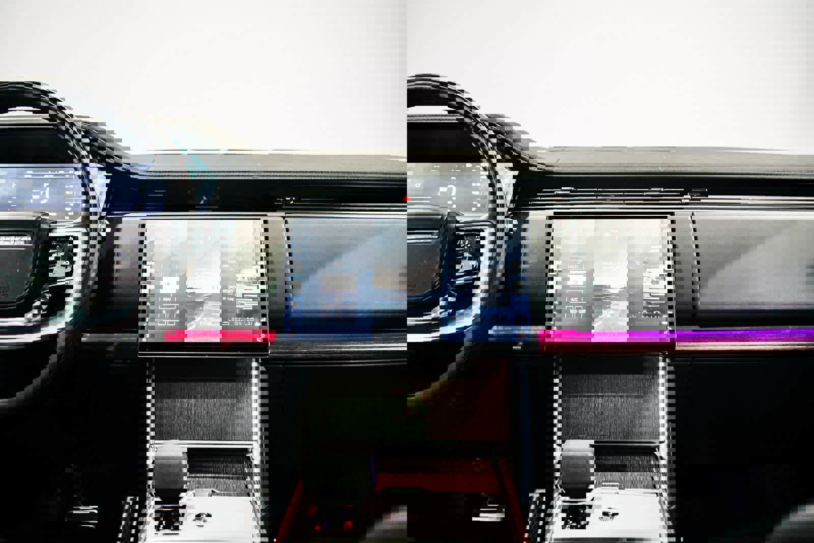 Used 2024 Land Rover Range Rover Long Wheelbase SE image 13