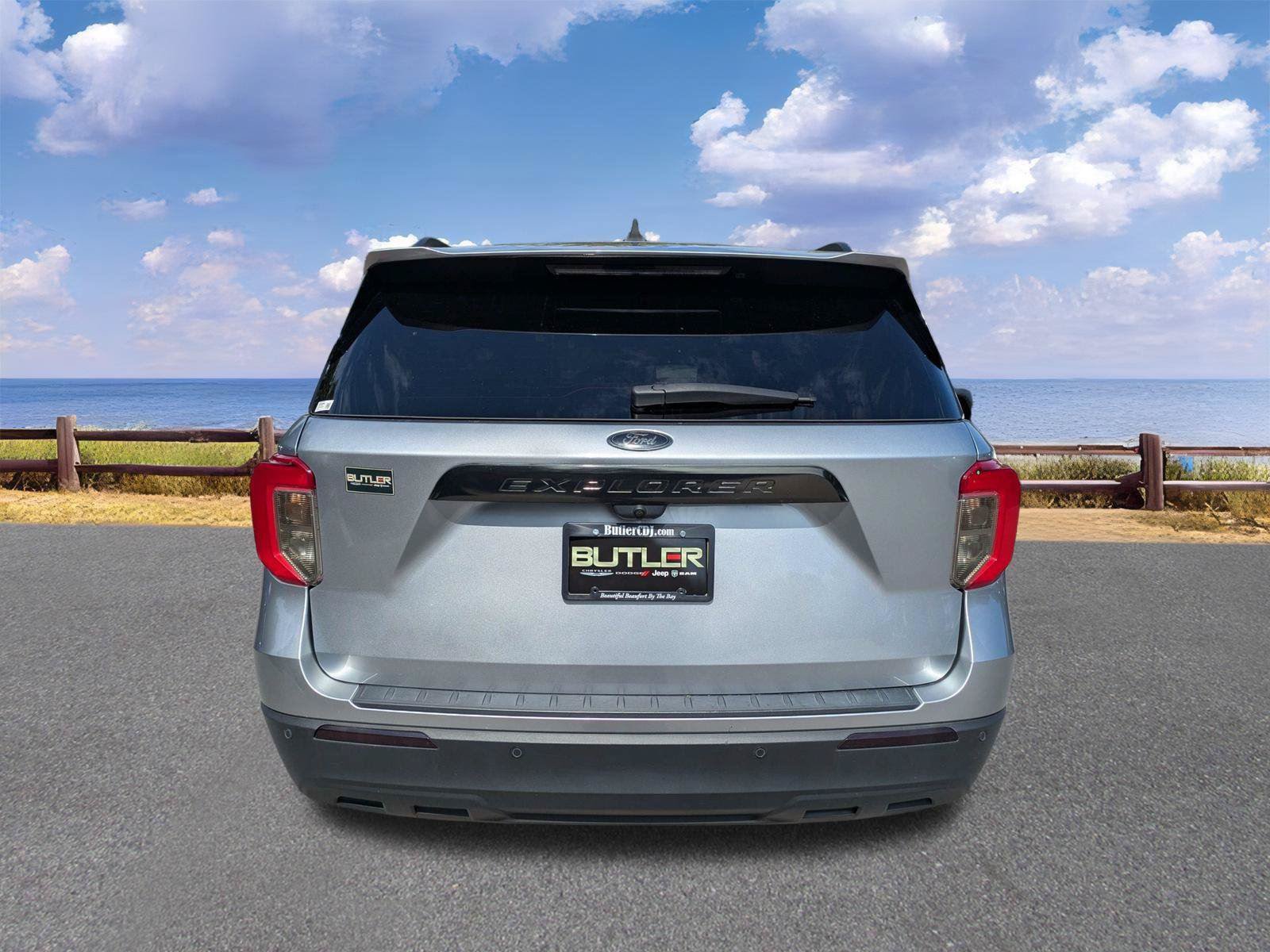 Used 2024 Ford Explorer XLT RWD image 7