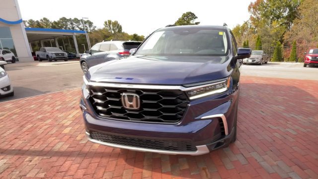 Used 2023 Honda Pilot Touring image 4