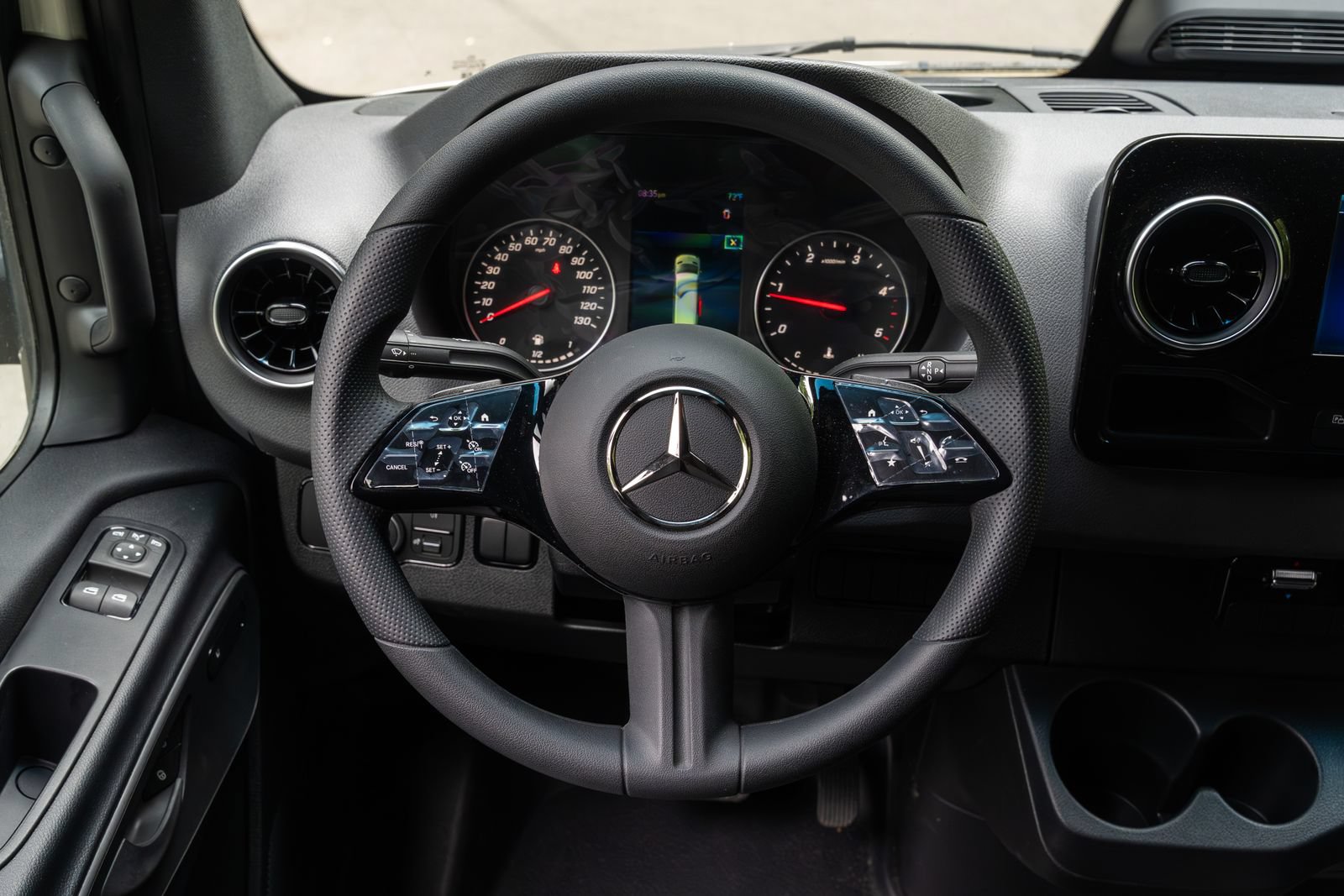 Used 2025 Mercedes-Benz Sprinter 2500 image 18