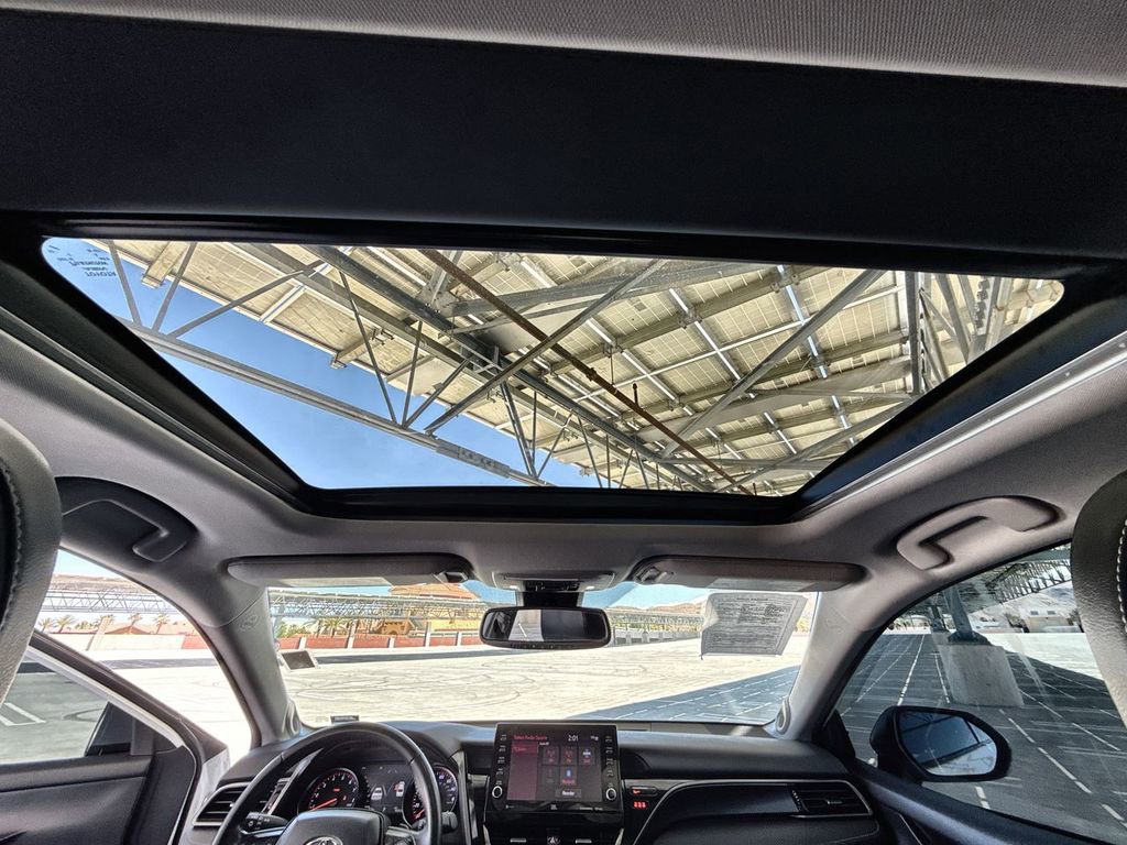 Used 2022 Toyota Camry XSE FWD image 10