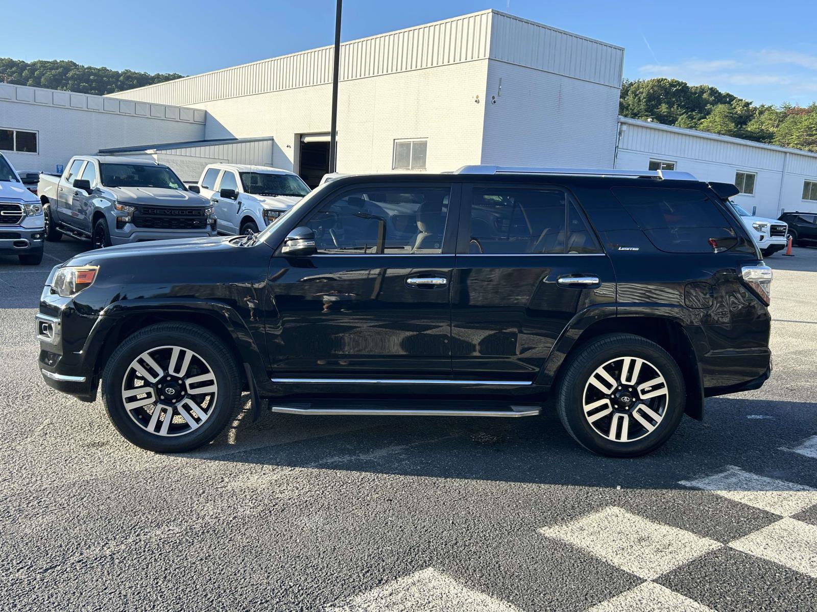 Used 2015 Toyota 4Runner Limited AWD/4WD image 4