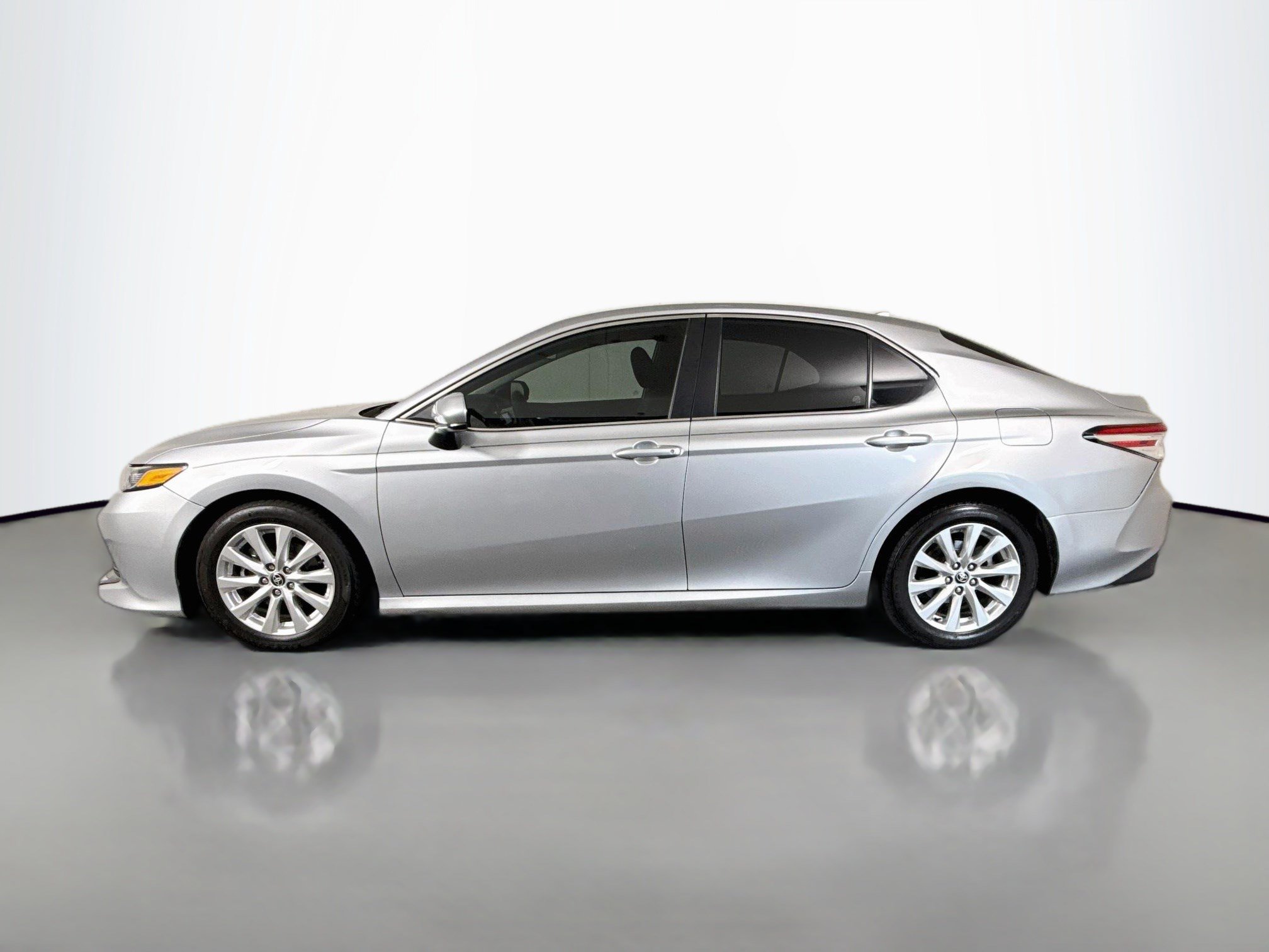 Used 2020 Toyota Camry LE FWD image 6