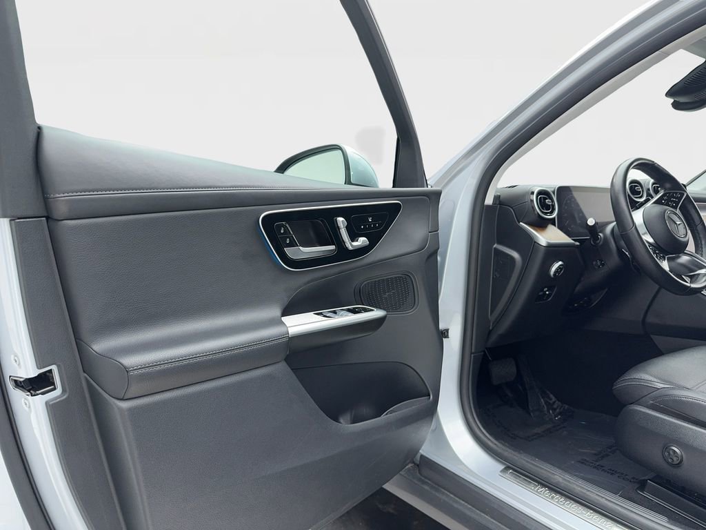 Used 2024 Mercedes-Benz GLC 300 4MATIC image 32