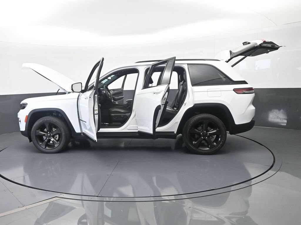 Used 2024 Jeep Grand Cherokee Altitude RWD image 71