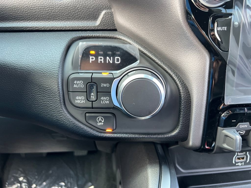 New 2026 RAM 1500 4x4 Crew Cab image 13