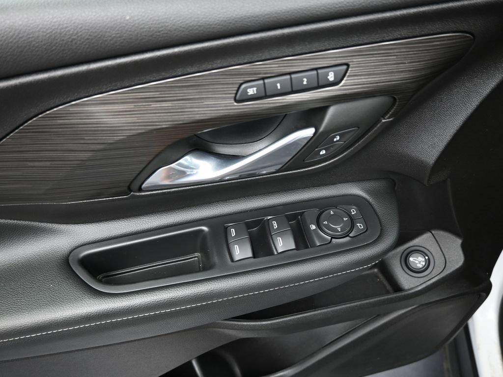 Used 2024 GMC Terrain SLT image 11