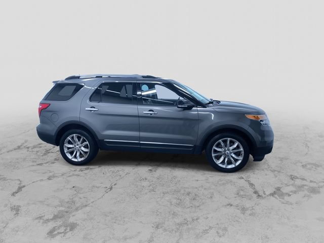 Used 2014 Ford Explorer XLT w/ Equipment Group 202A AWD/4WD image 2