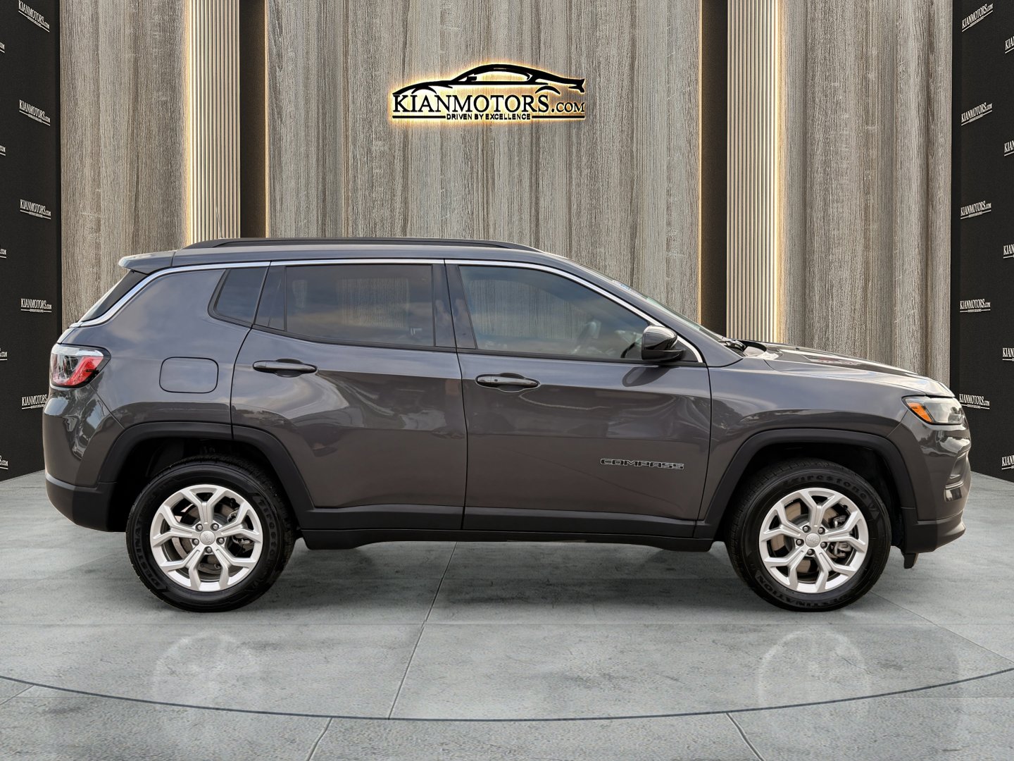 Used 2024 Jeep Compass Latitude image 8