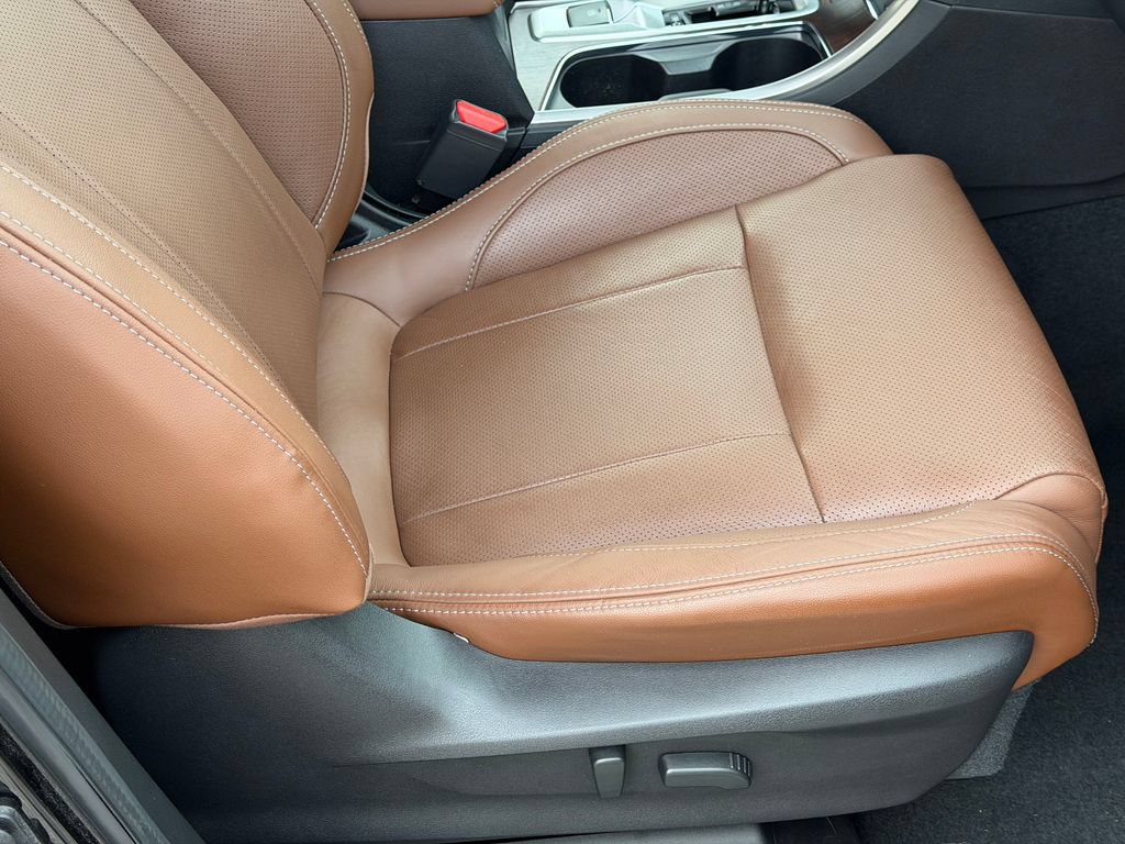 Used 2019 Subaru Ascent Touring AWD/4WD image 14