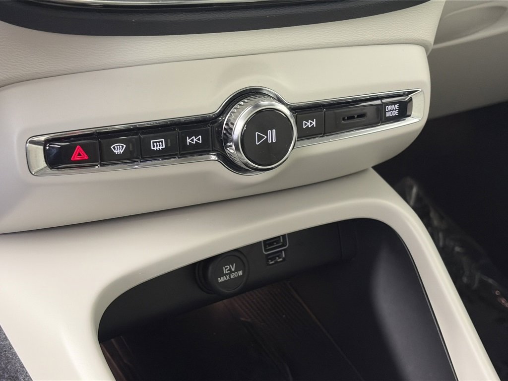 Used 2022 Volvo XC40 T5 Inscription image 21