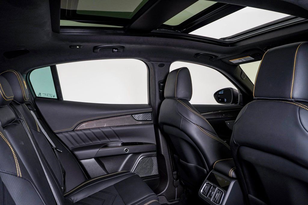 Certified 2024 Maserati Grecale Trofeo image 16