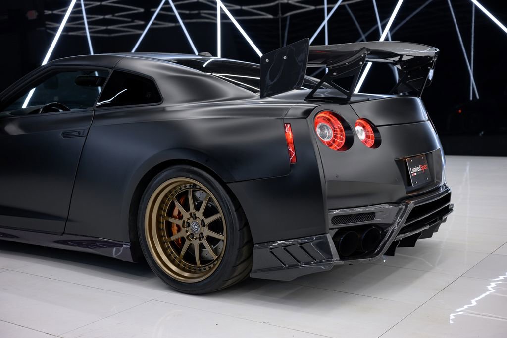 Used 2018 Nissan GT-R Premium image 22