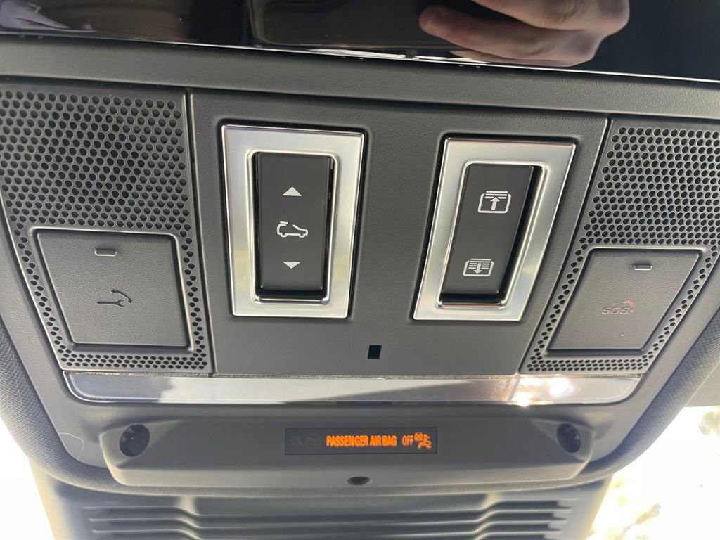 New 2024 Land Rover Range Rover Evoque Dynamic SE image 17