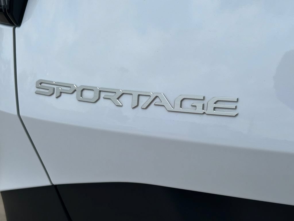 Used 2026 Kia Sportage LX FWD image 12