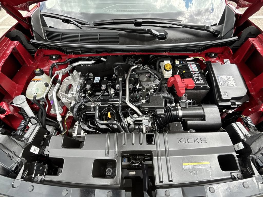 Certified 2025 Nissan Kicks SR FWD image 18