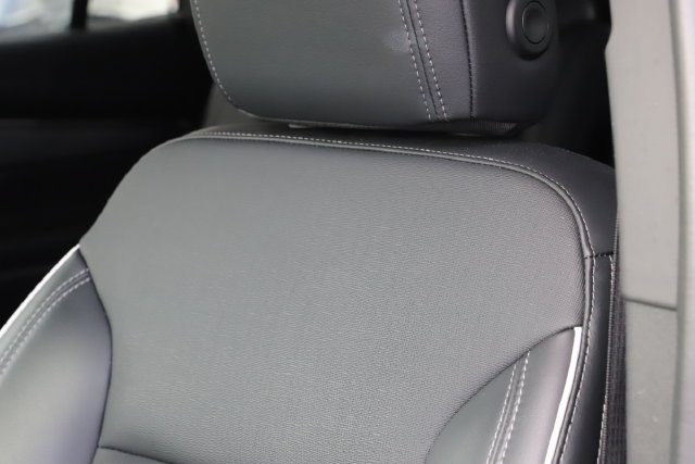 Used 2025 Buick Enclave Preferred AWD/4WD image 14