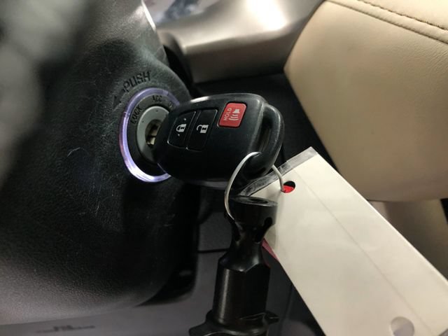 Used 2014 Toyota RAV4 XLE AWD/4WD image 30