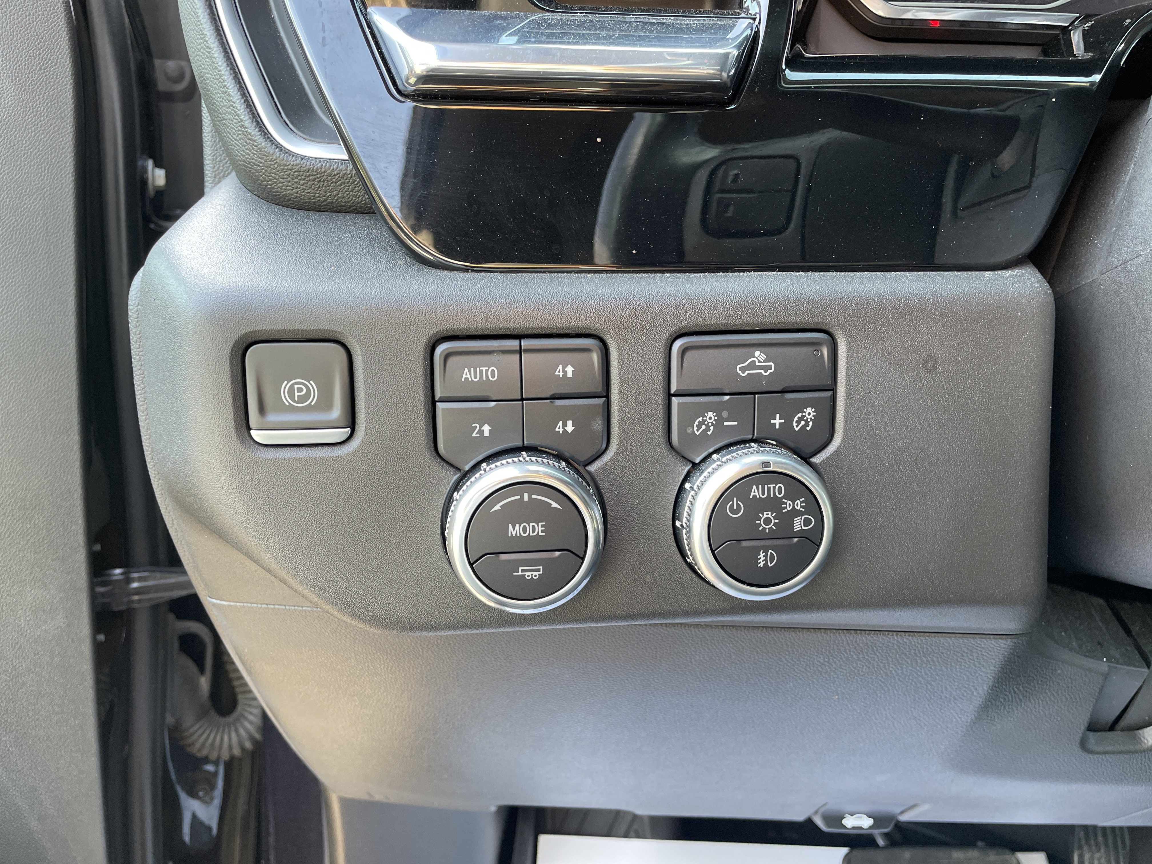 Used 2022 GMC Sierra 1500 Elevation w/ X31 Off-Road Package AWD/4WD image 9