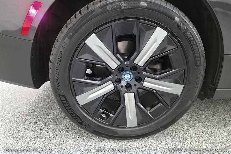 Used 2023 BMW iX xDrive50 w/ Convenience Package AWD/4WD image 31