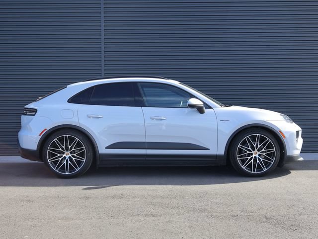Certified 2025 Porsche Macan 4 Electric AWD/4WD image 9