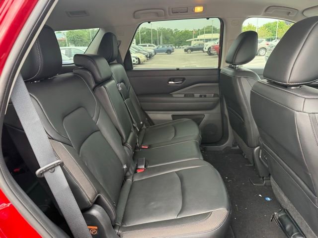 Used 2023 Nissan Pathfinder SL AWD/4WD image 19