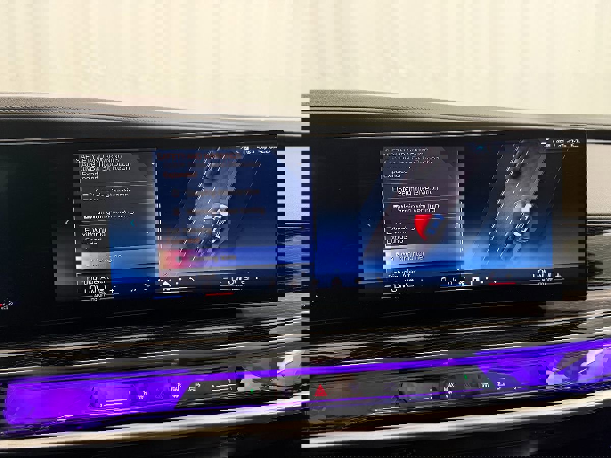 Used 2025 BMW 740i xDrive image 31