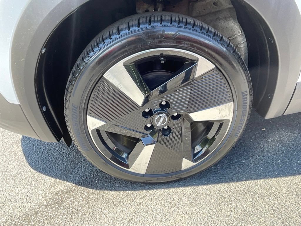 Certified 2025 Nissan Kicks SR FWD image 26
