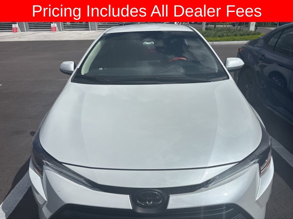 Used 2025 Toyota Corolla LE FWD image 2
