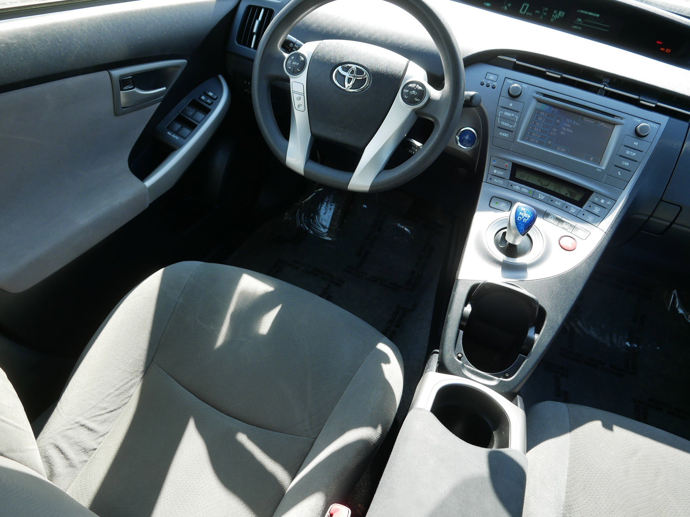 Used 2013 Toyota Prius Two image 9