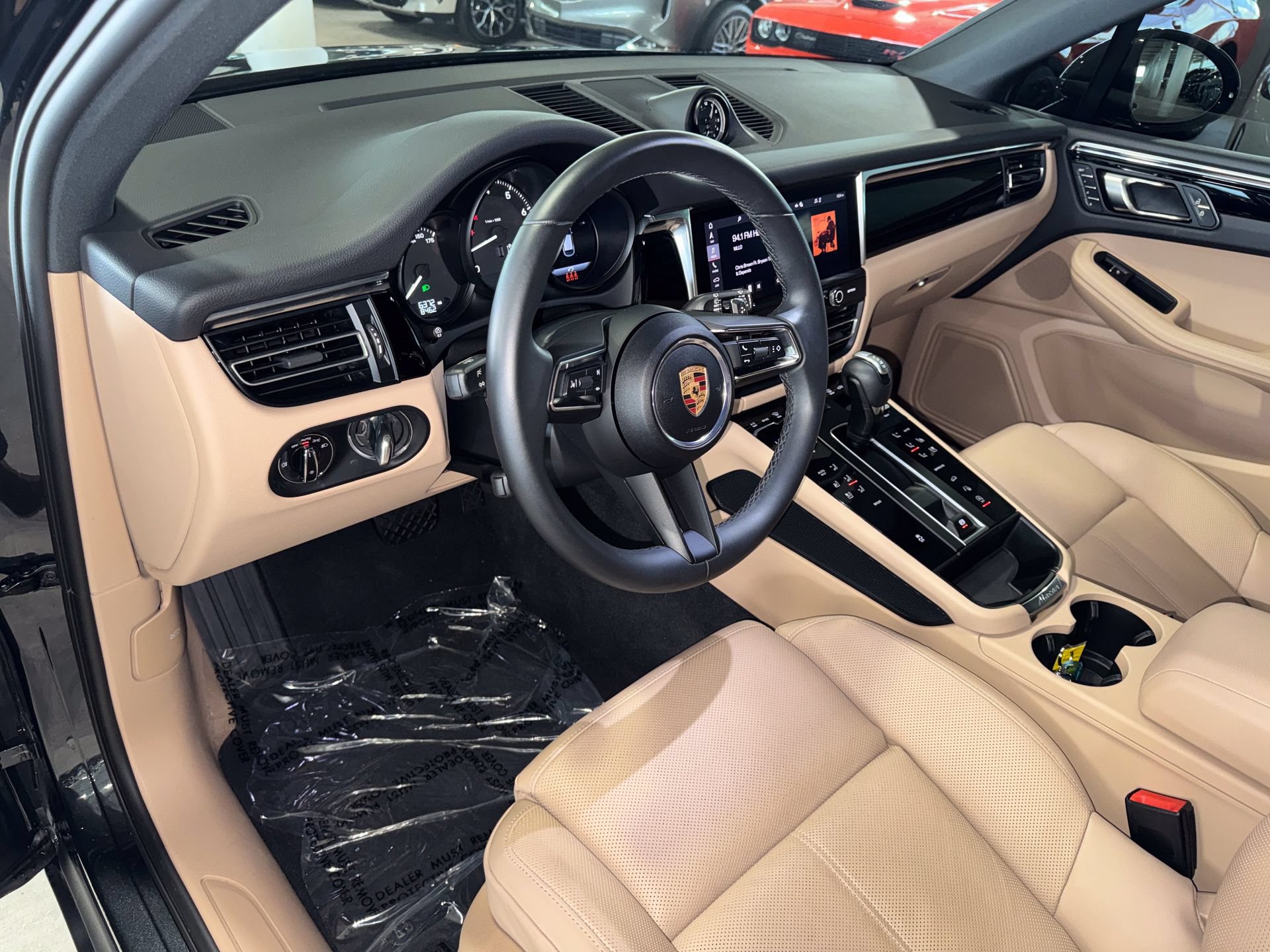 Used 2025 Porsche Macan Turbo AWD/4WD image 20