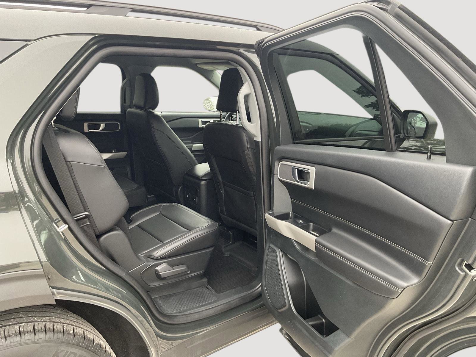 Used 2023 Ford Explorer XLT w/ Equipment Group 202A AWD/4WD image 13