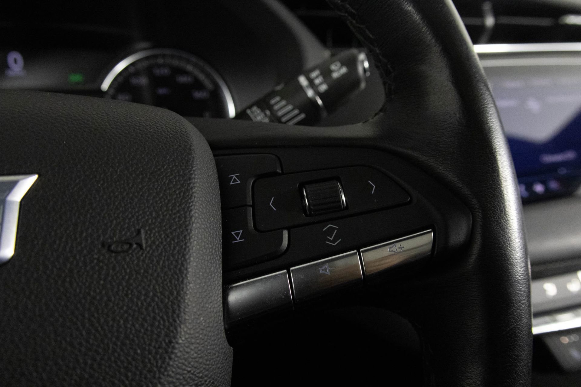 Used 2023 Cadillac XT4 Luxury w/ Cold Weather Package image 30