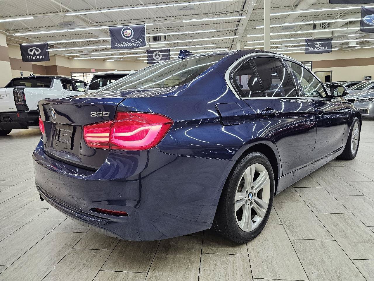 Used 2017 BMW 330i xDrive Sedan AWD/4WD image 6