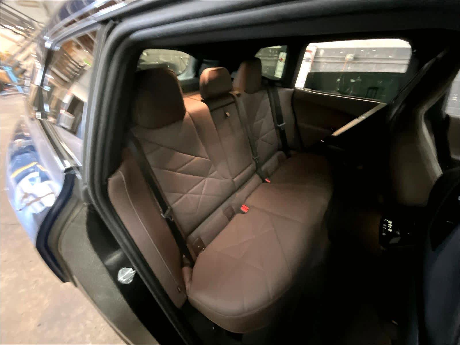 Used 2023 BMW iX xDrive50 image 28