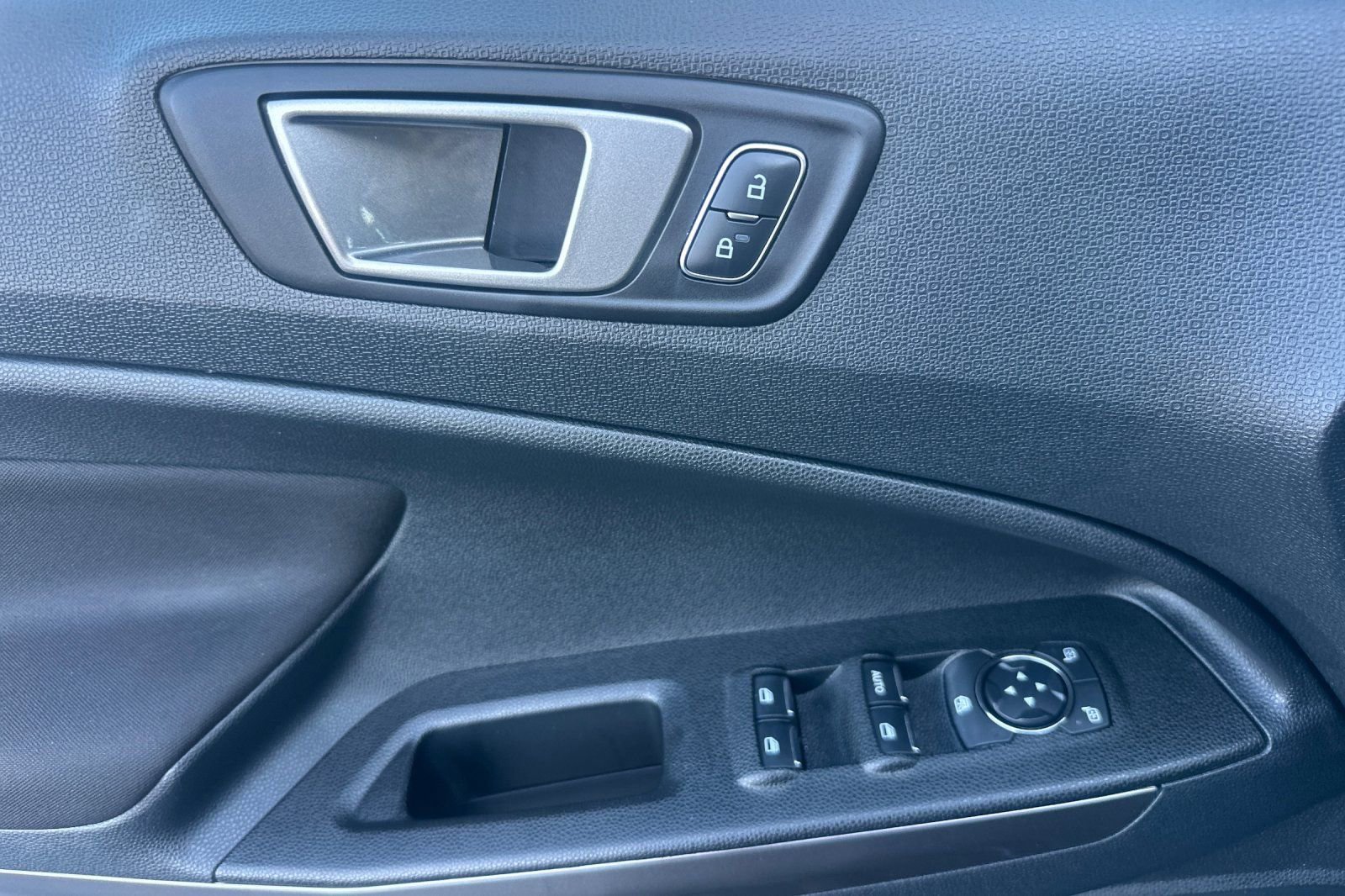 Used 2022 Ford EcoSport SE w/ SE Convenience Package image 11