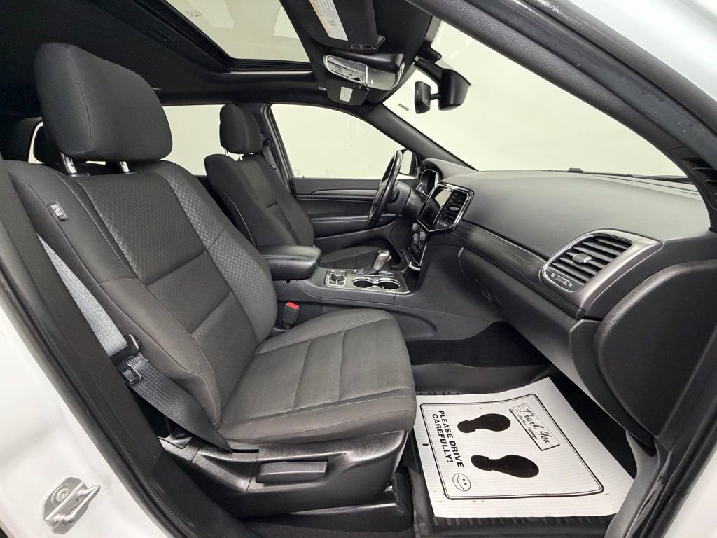 Used 2020 Jeep Grand Cherokee Laredo AWD/4WD image 9