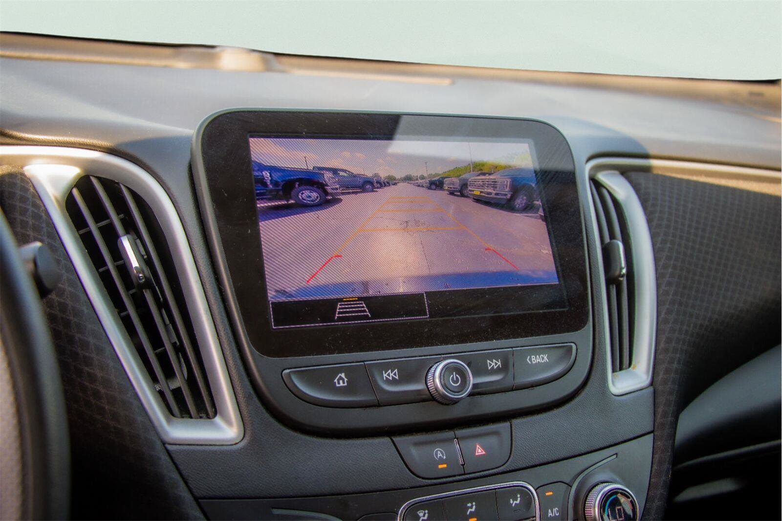 Used 2025 Chevrolet Malibu LT FWD image 14