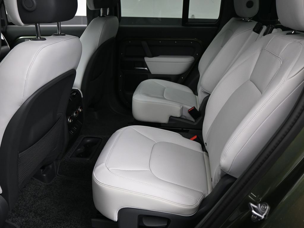 New 2026 Land Rover Defender 130 X-Dynamic SE AWD/4WD image 6