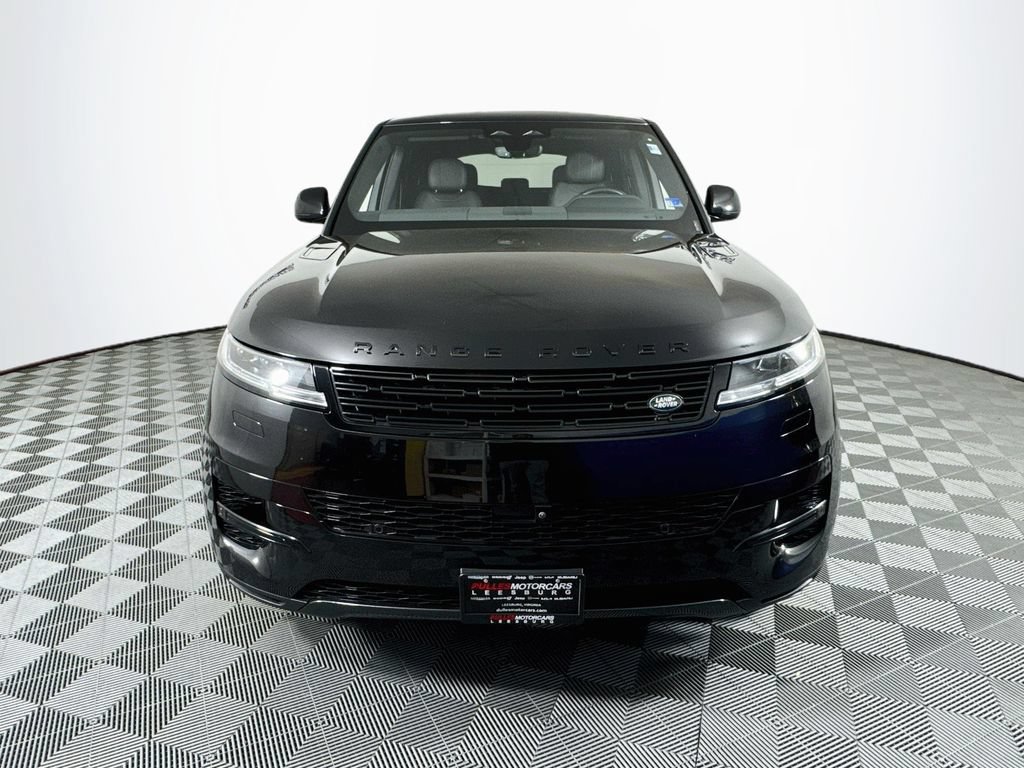 Used 2025 Land Rover Range Rover Sport SE AWD/4WD image 2