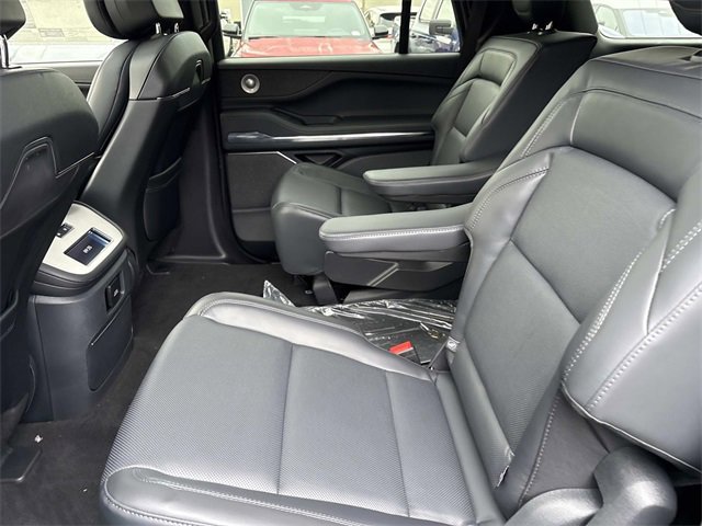 New 2025 Lincoln Navigator Reserve w/ Jet Appearance Package image 18