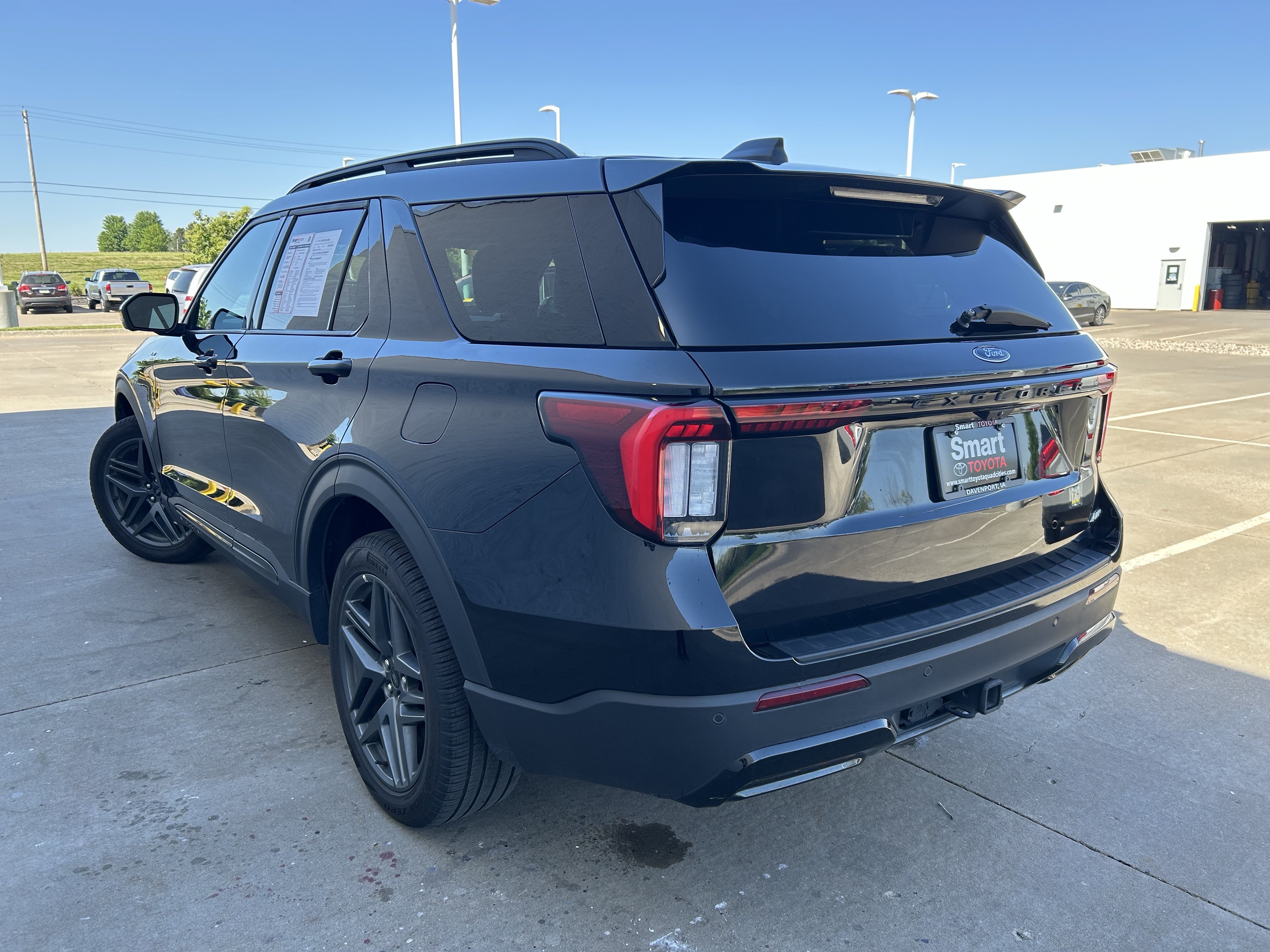 Used 2025 Ford Explorer ST-Line w/ ST-Line Street Pack AWD/4WD image 4